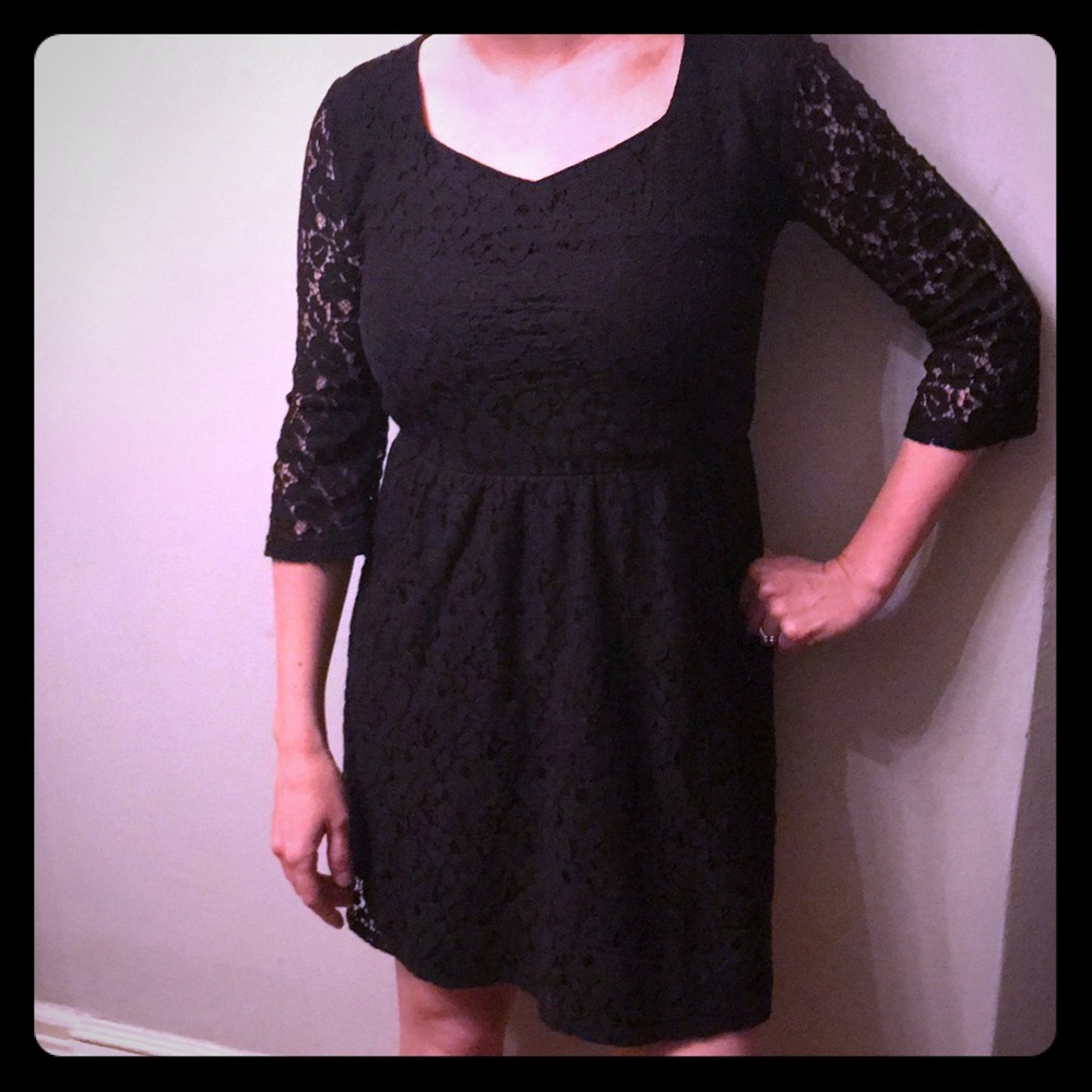 Shorty black dress.